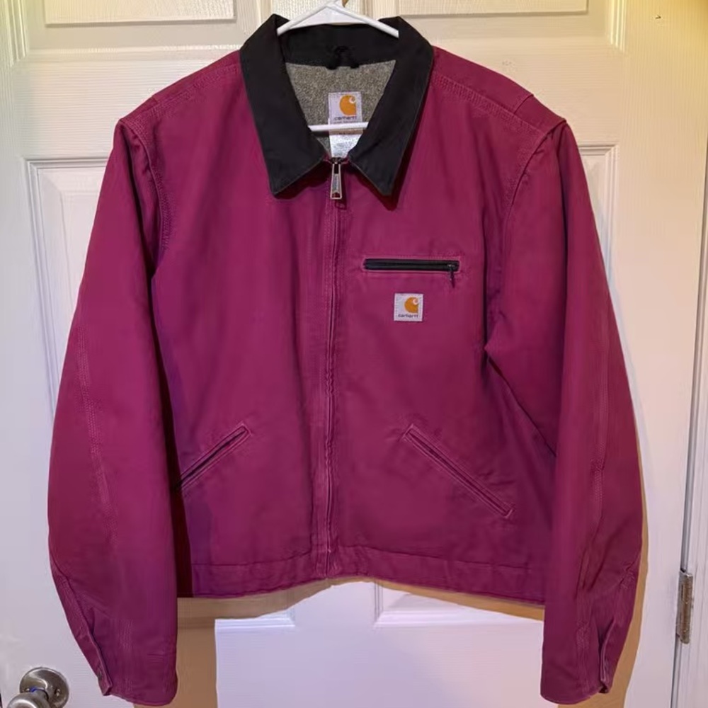 Carhartt Women's Jacket in Burgundy and Black